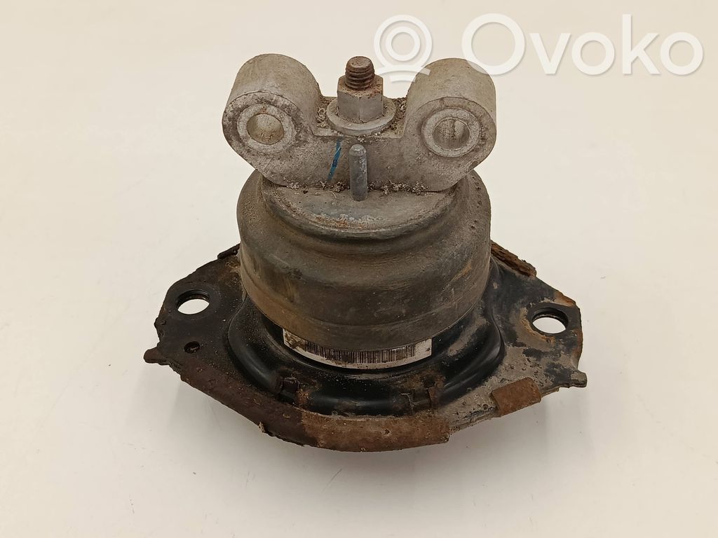 Dodge Challenger Engine mount bracket 