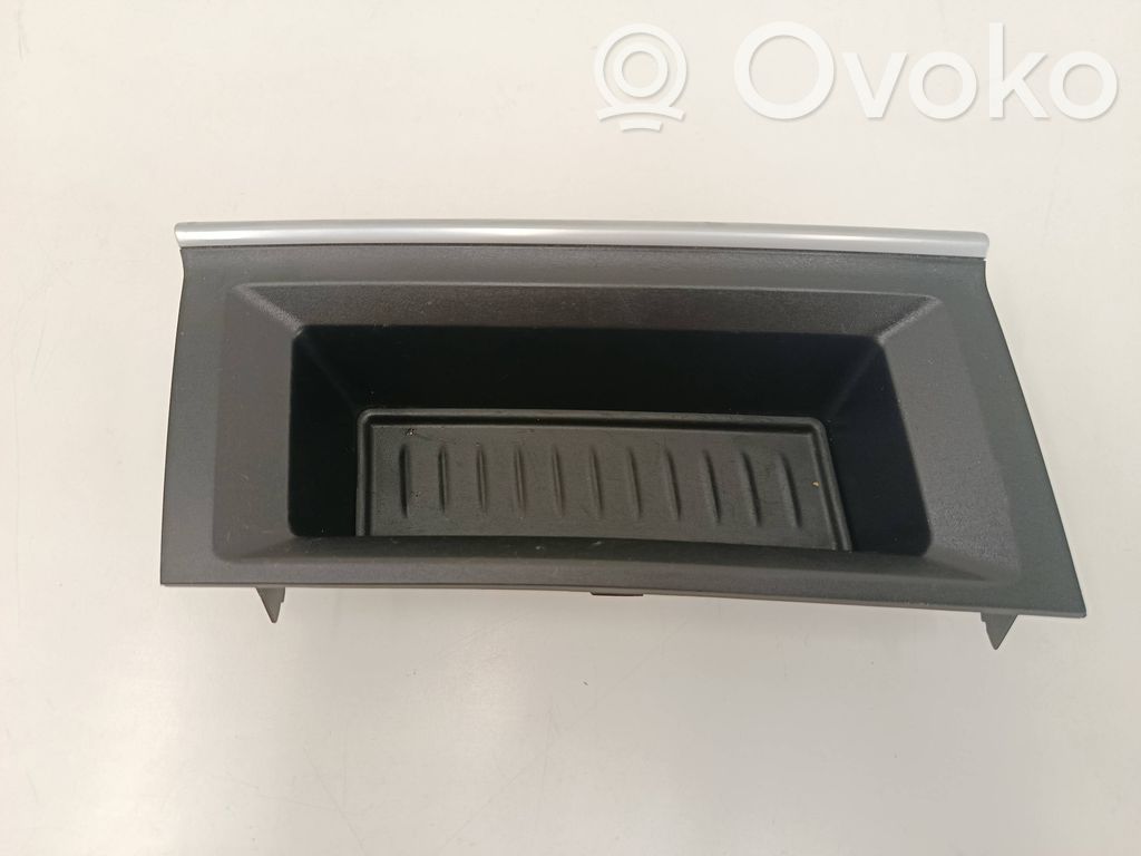 BMW 2 F46 Daiktadėžė 