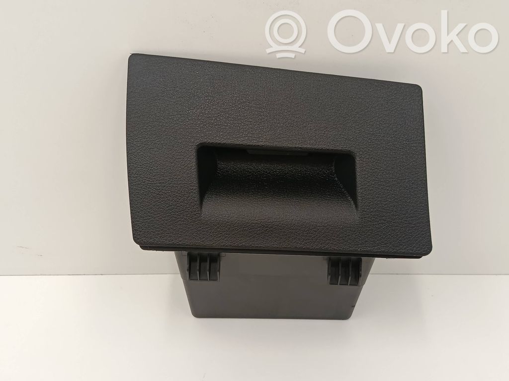 BMW 2 F46 Handschuhfach 