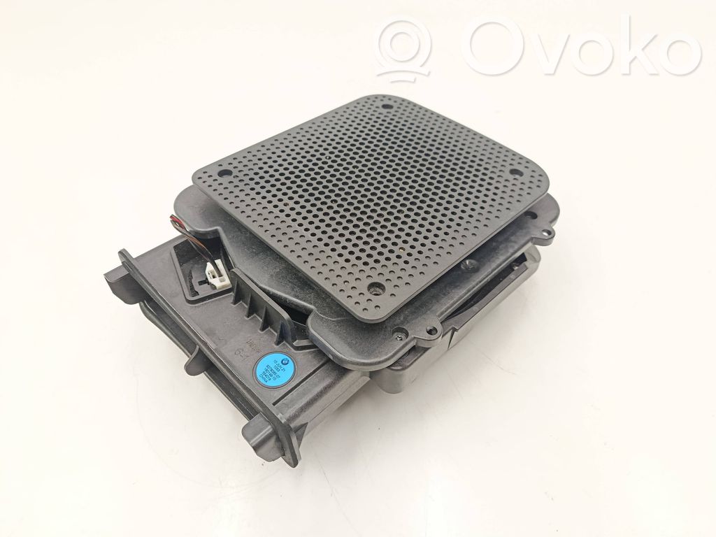 BMW 2 F46 Subwoofer 