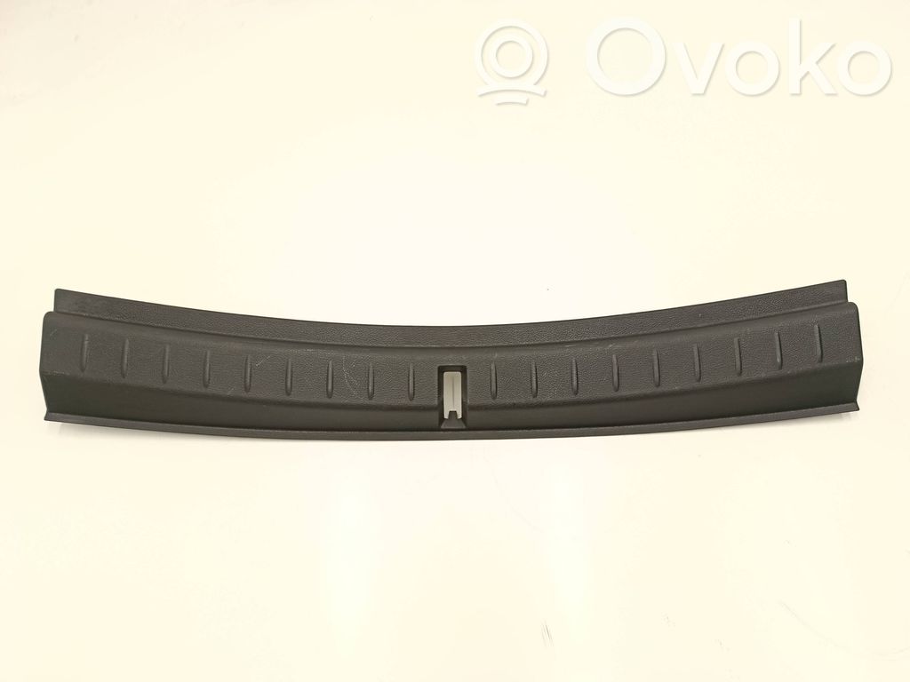 BMW 2 F46 Osłona pasa bagażnika 
