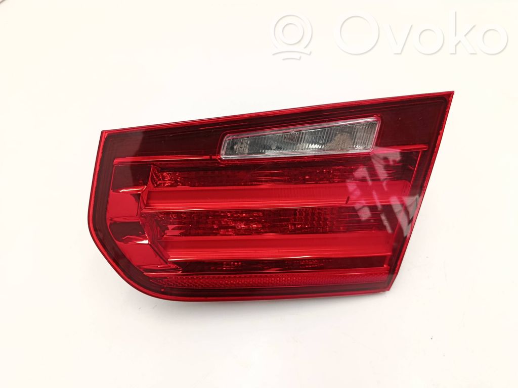 BMW 3 F30 F35 F31 Aizmugurējais lukturis pārsegā 