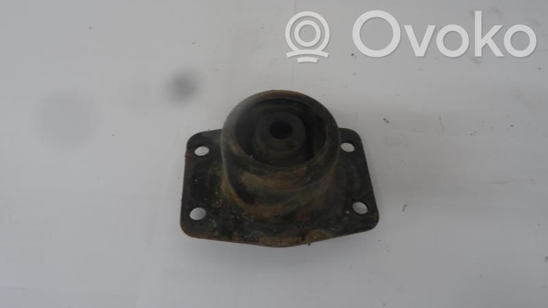 Engine mount bracket