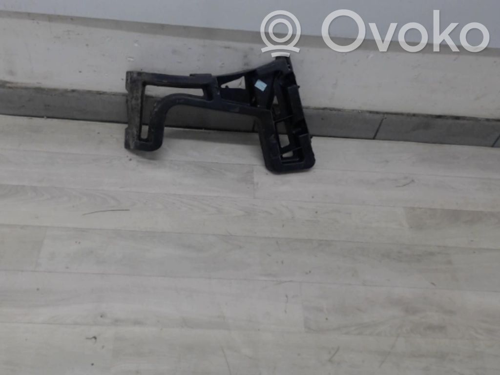 Rear bumper mounting bracket