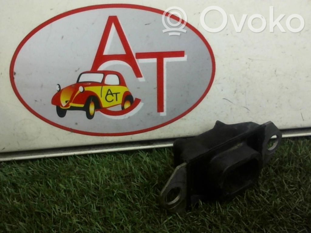 Engine mount bracket