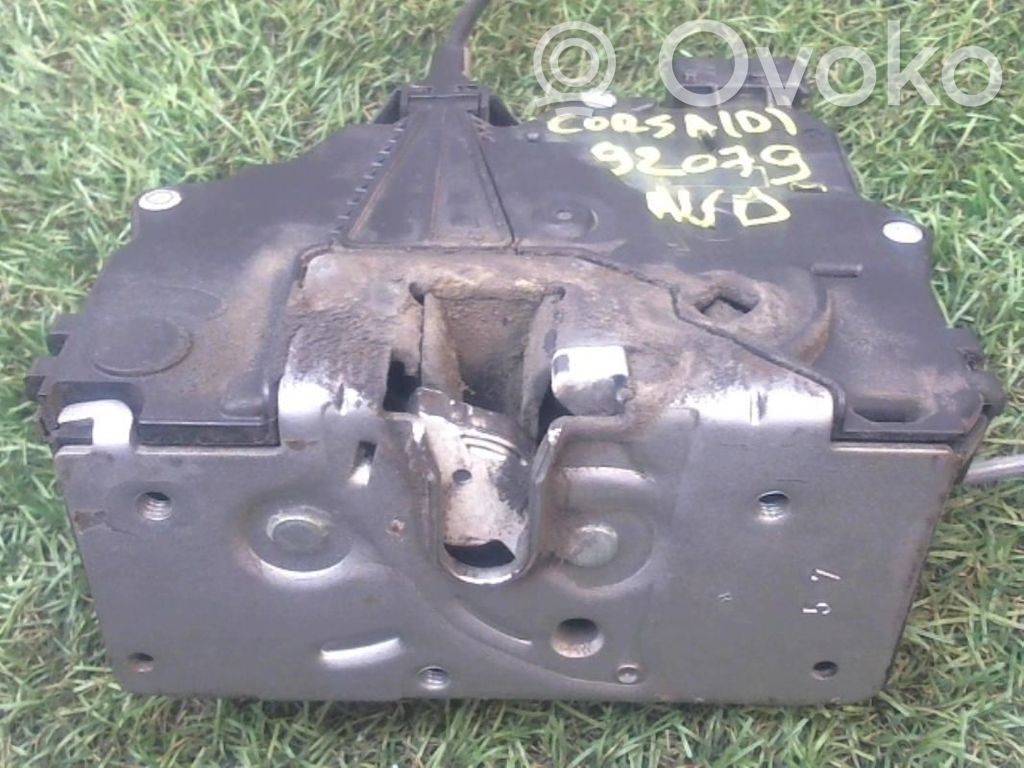 Opel Corsa D Front door lock 