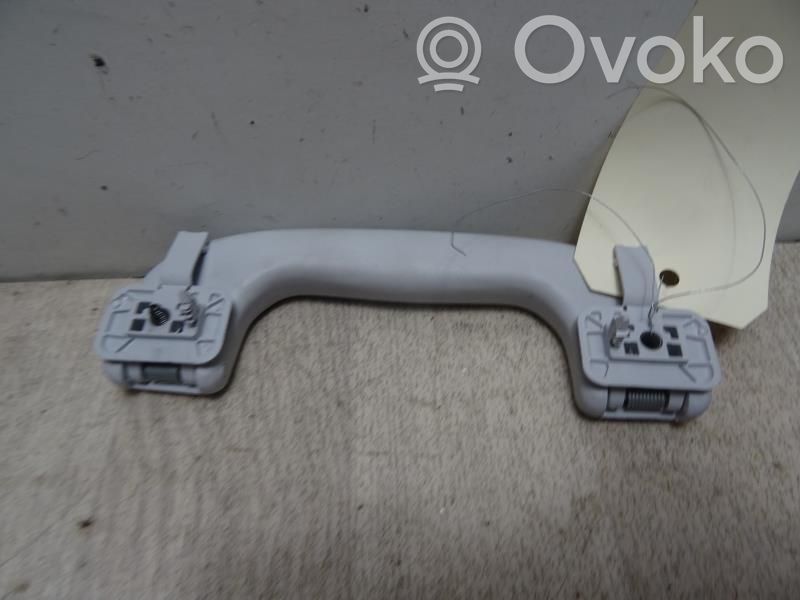 Opel Corsa E Un juego de manijas para el techo. 