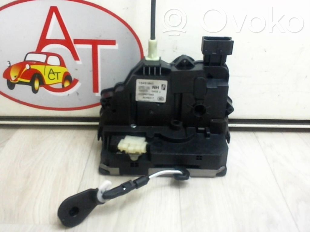 Opel Corsa E Front door lock 