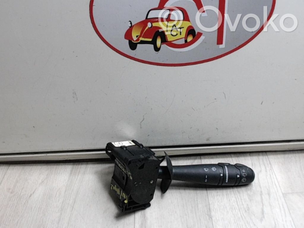 Renault Twingo II Interruptores/botones de la columna de dirección 