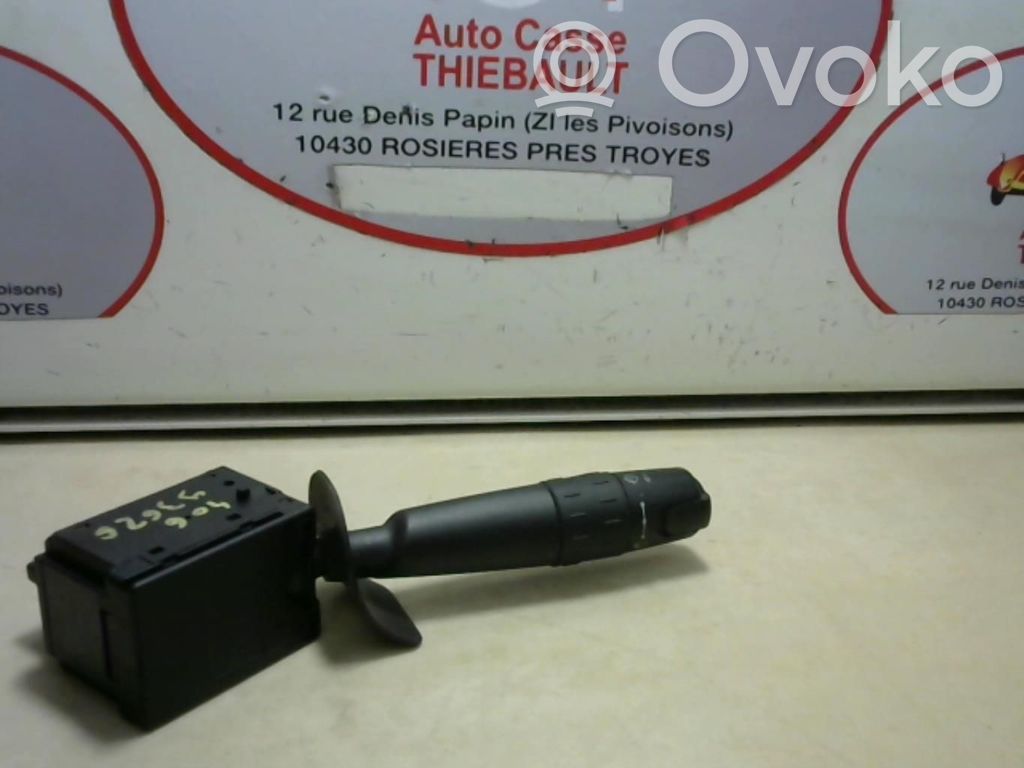 Peugeot 406 Boutons / interrupteurs volant 
