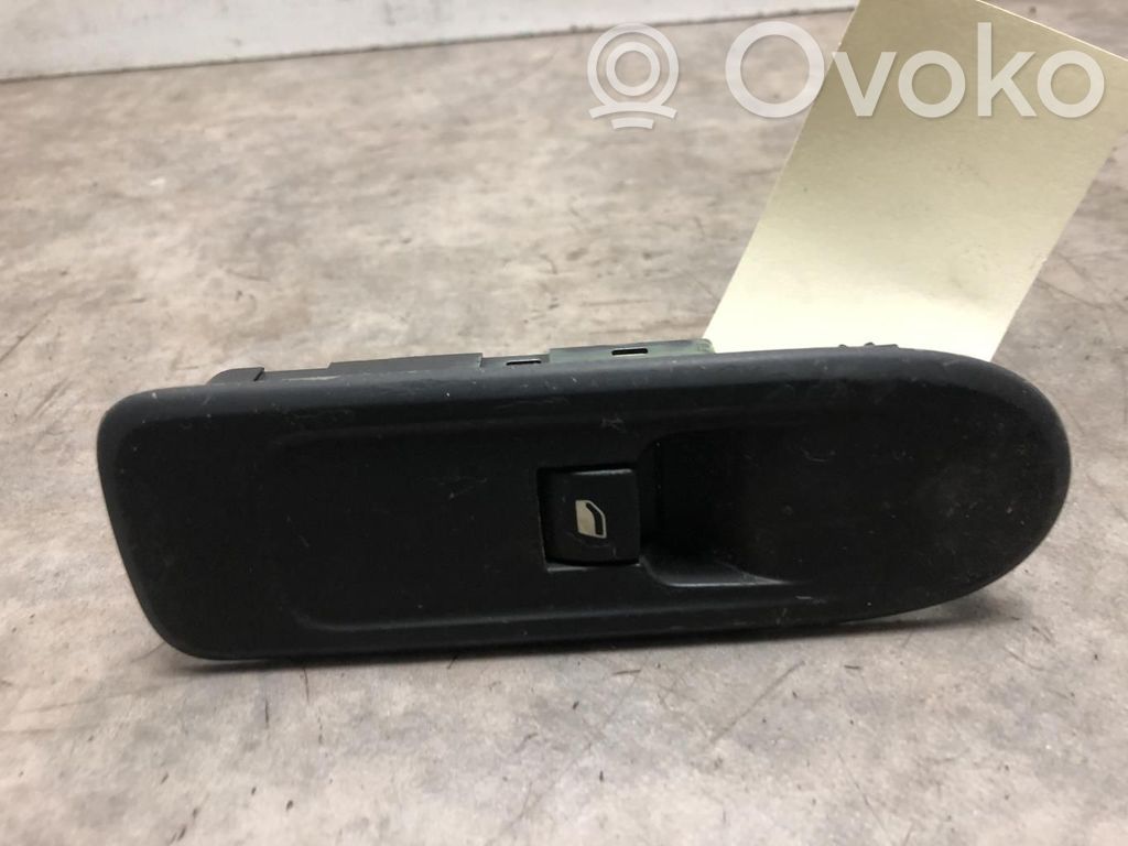 Electric window control switch   6490Y8,6490Y8