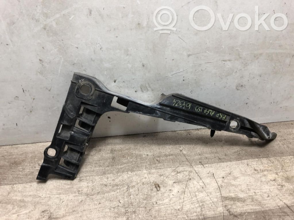 Rear bumper mounting bracket