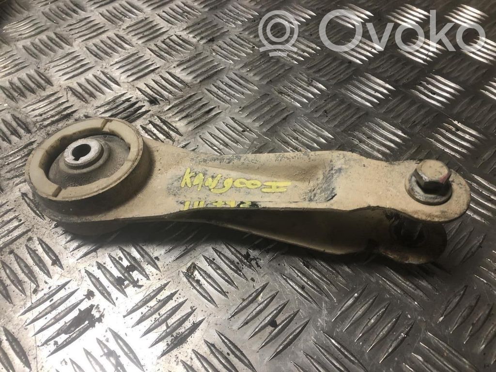 Engine mount bracket   8200042057,8200042057