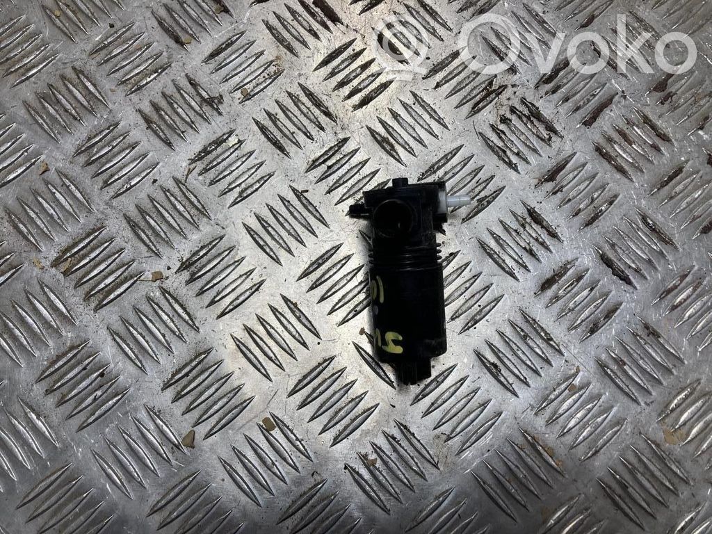 Nissan Juke I F15 Windscreen/windshield washer pump 