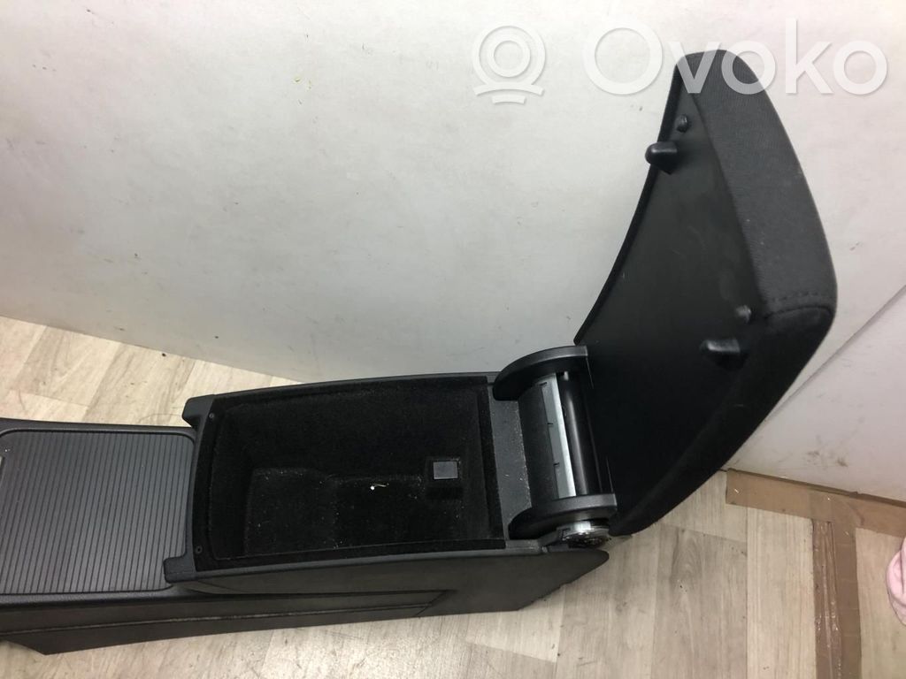 Volkswagen PASSAT B7 Consola central 