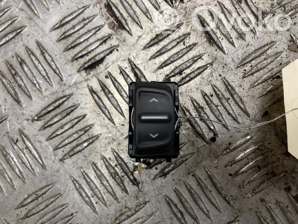 Dacia Sandero II Electric window control switch 