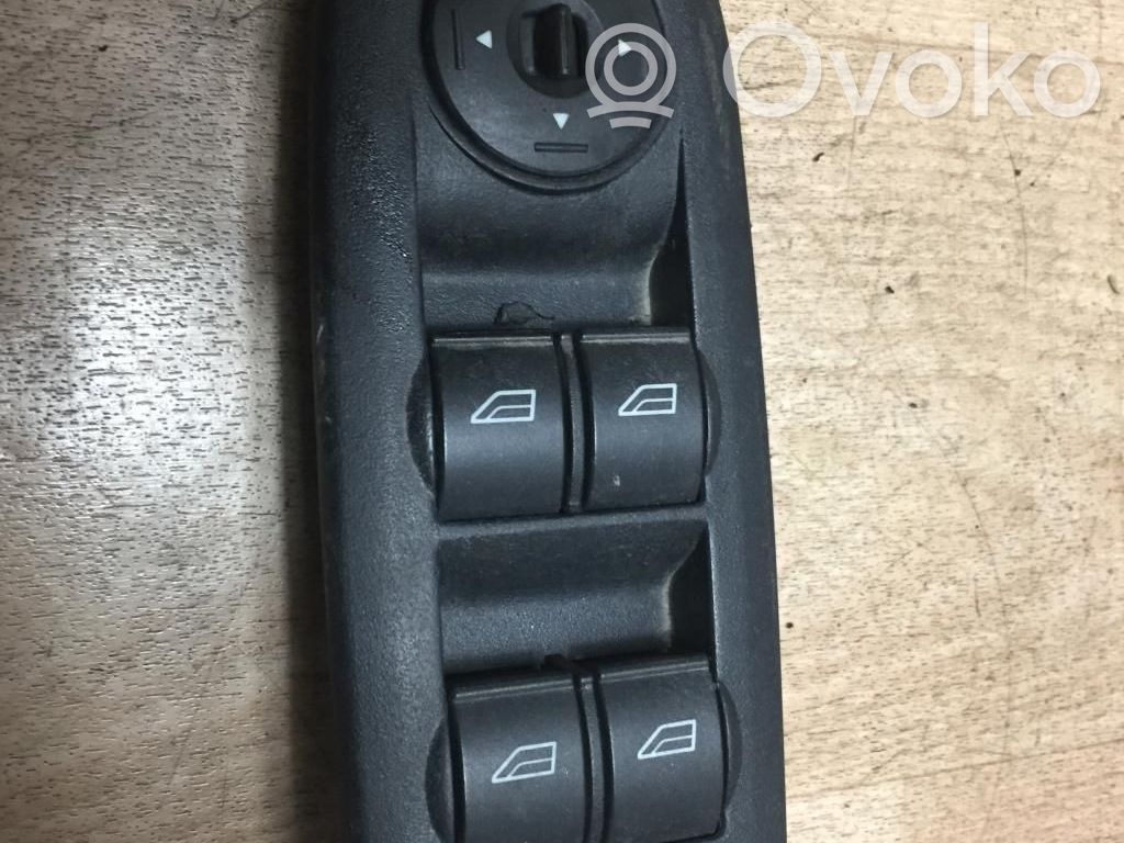 Ford C-MAX I Electric window control switch 