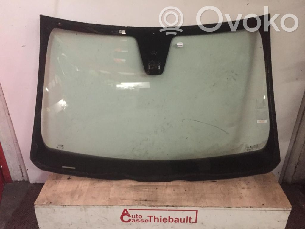 Volvo V50 Front windscreen/windshield window 
