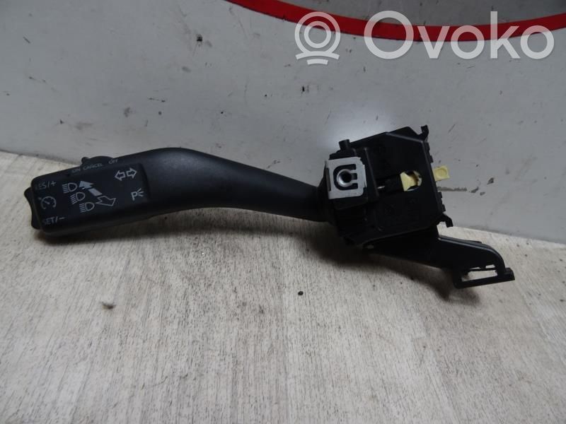 Volkswagen Golf V Boutons / interrupteurs volant 