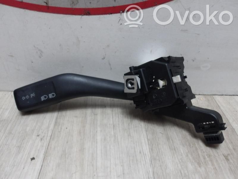 Volkswagen Golf V Pulsanti/interruttori sul volante
