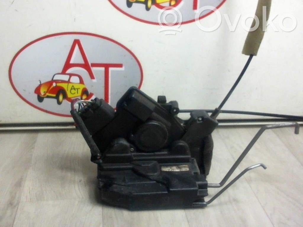 Mazda 5 Front door lock 