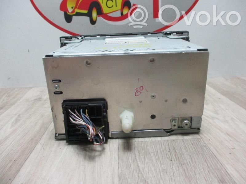 Radio/CD/DVD/GPS-pääyksikkö