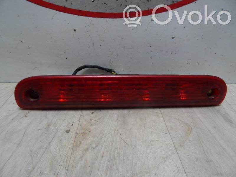 Troisième feu stop   6351Z4,6351Z4