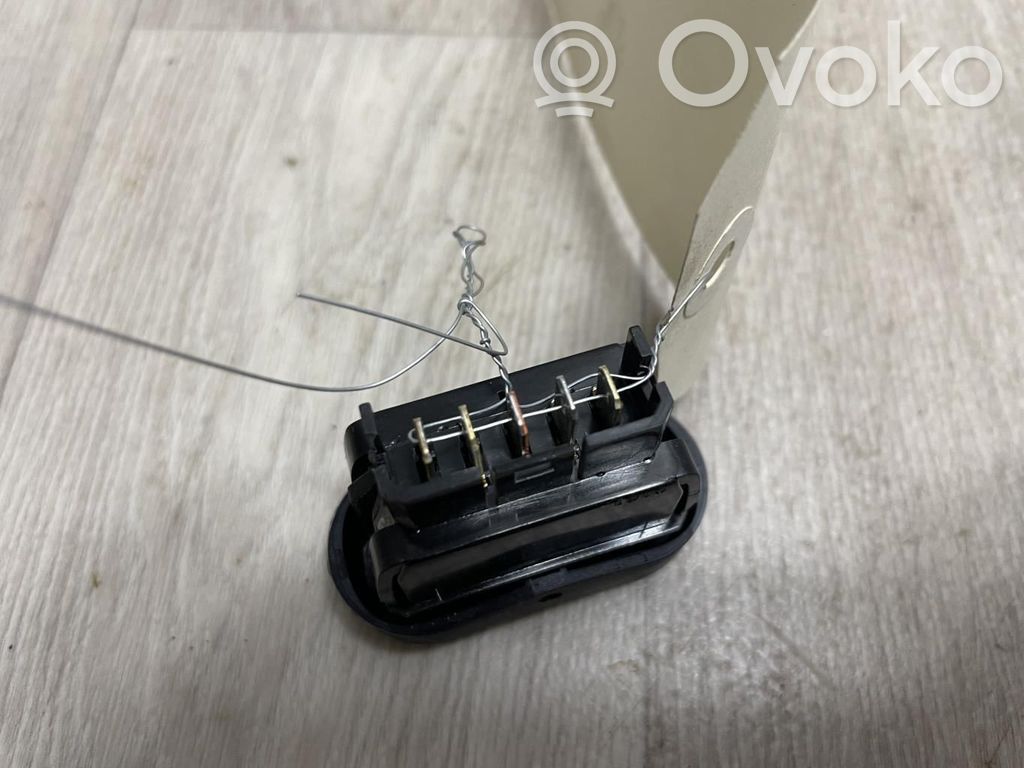 Electric window control switch   8200602227,8200602227