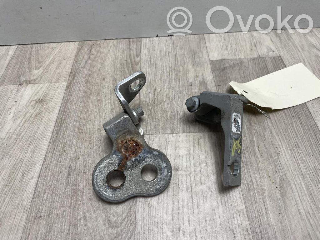 Front door hinge set   1781674,1781674