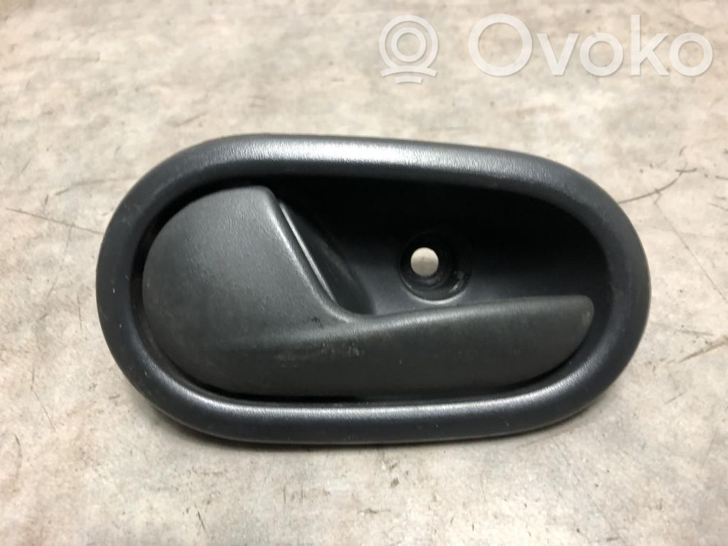 Manecilla interna puerta delantera   806717698R,806717698R