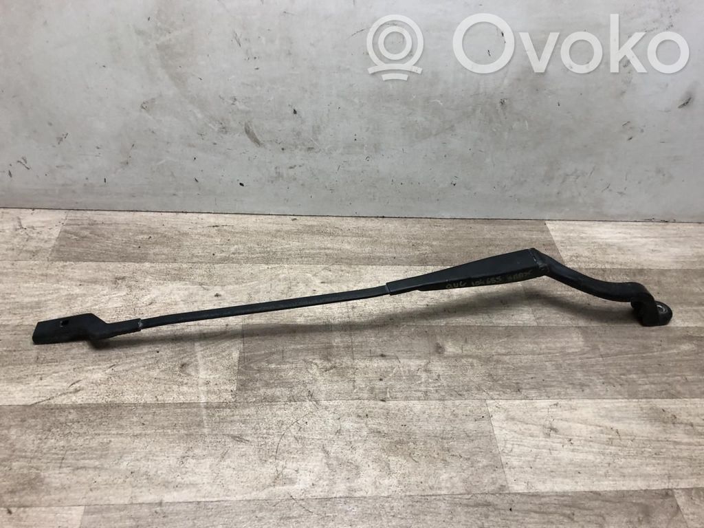 Brazo del limpiaparabrisas delantero   1715287,1715287