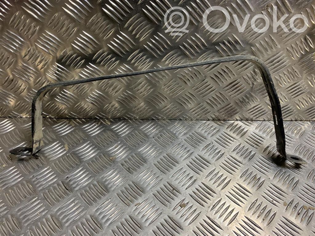 Fuel tank mounting bracket