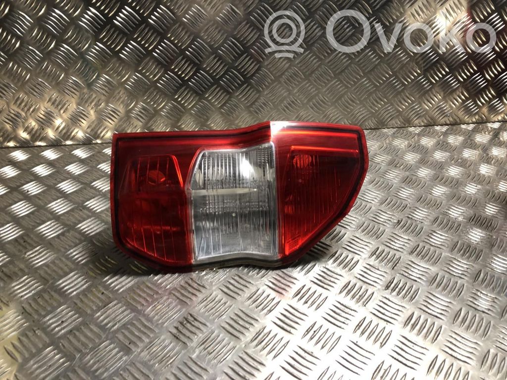 Ford Transit Courier Aizmugurējais lukturis virsbūvē 