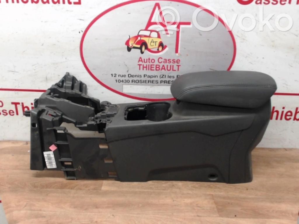 Ford Focus Center console 