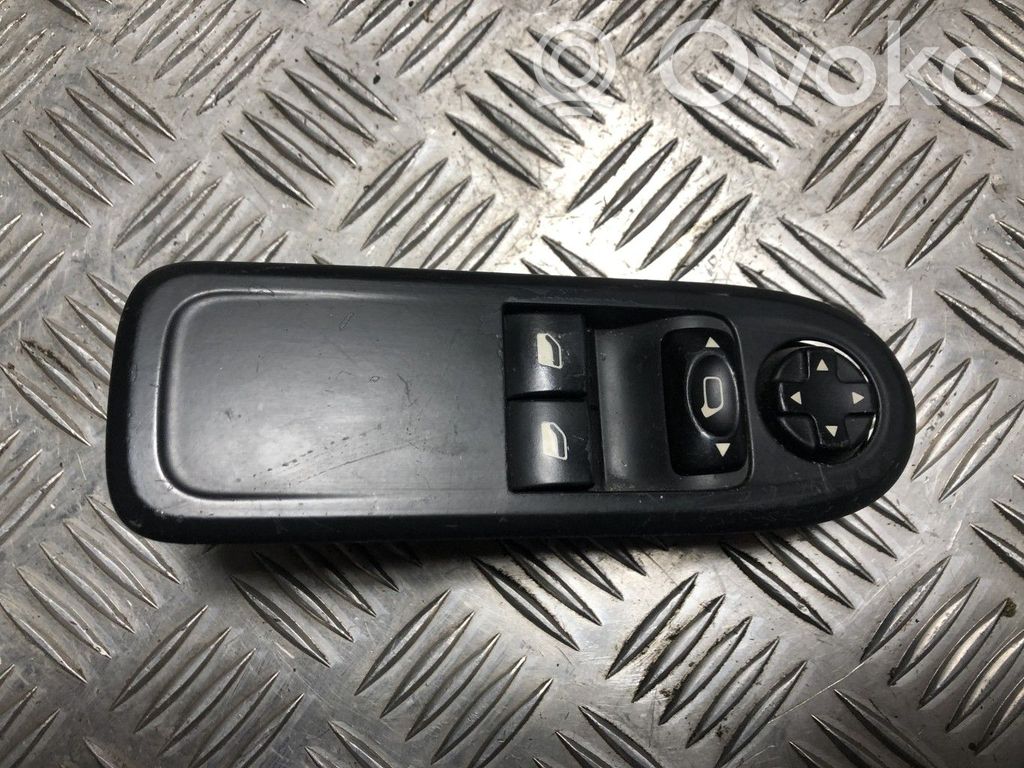 Peugeot 308 Electric window control switch 
