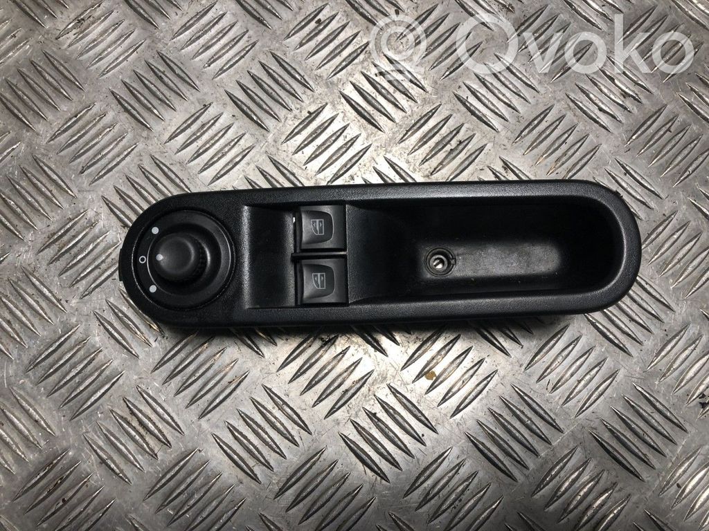 Renault Twingo III Electric window control switch 