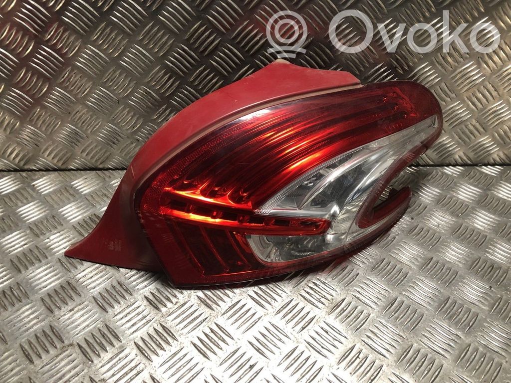 Peugeot 208 I Lampă spate în caroserie 