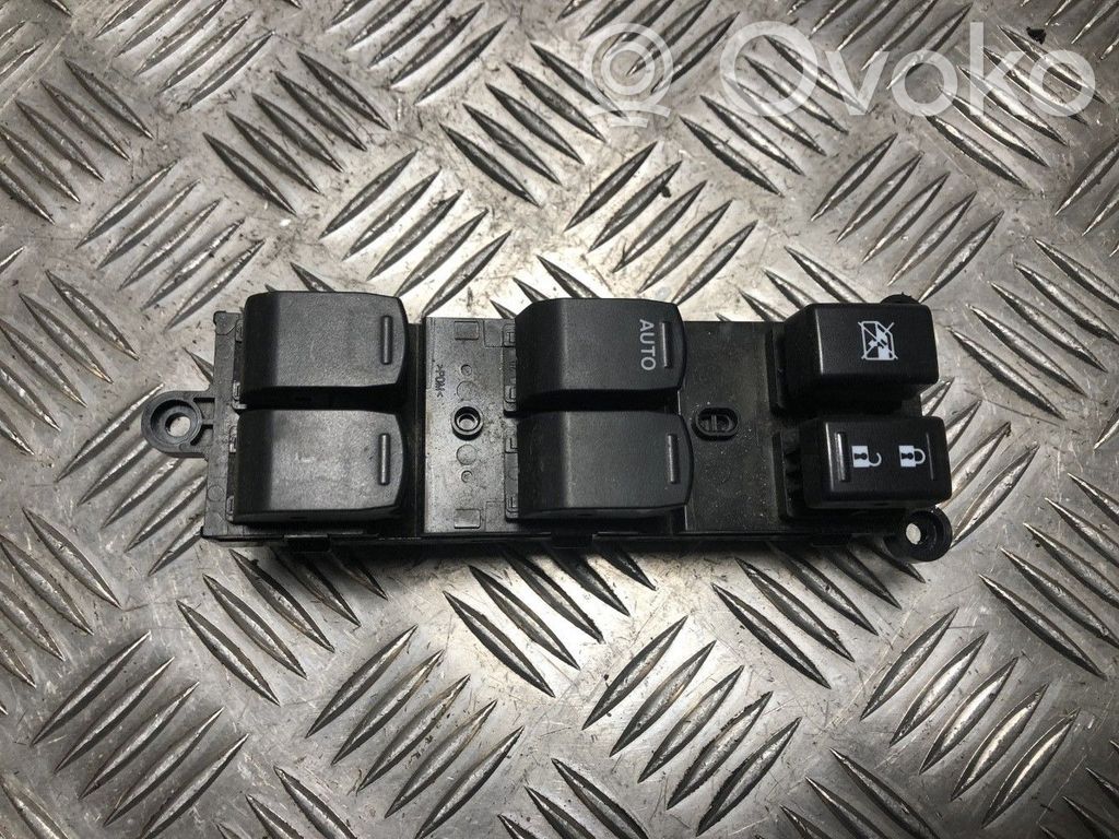 Suzuki Swift III Przyciski szyb 