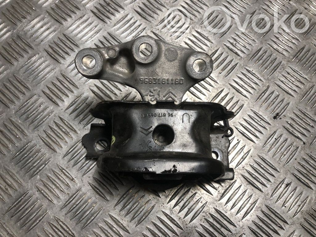 Citroen C3 Engine mount bracket 