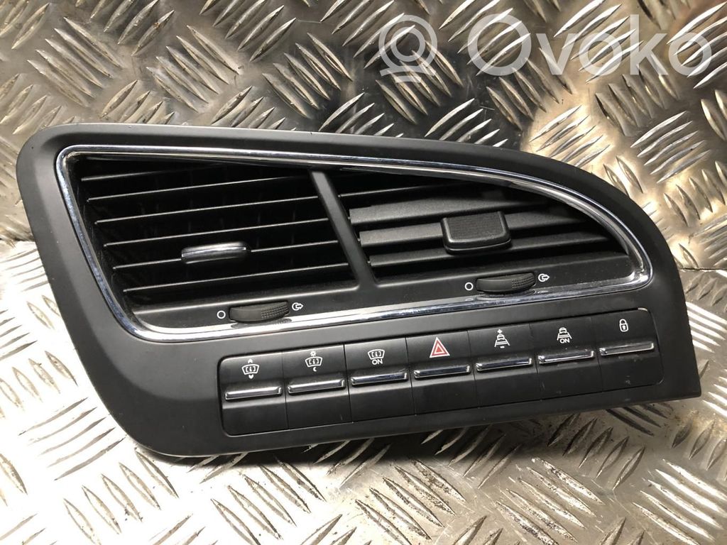 Peugeot 5008 Luftausströmer Lüftungsdüse Luftdüse frontscheibe
