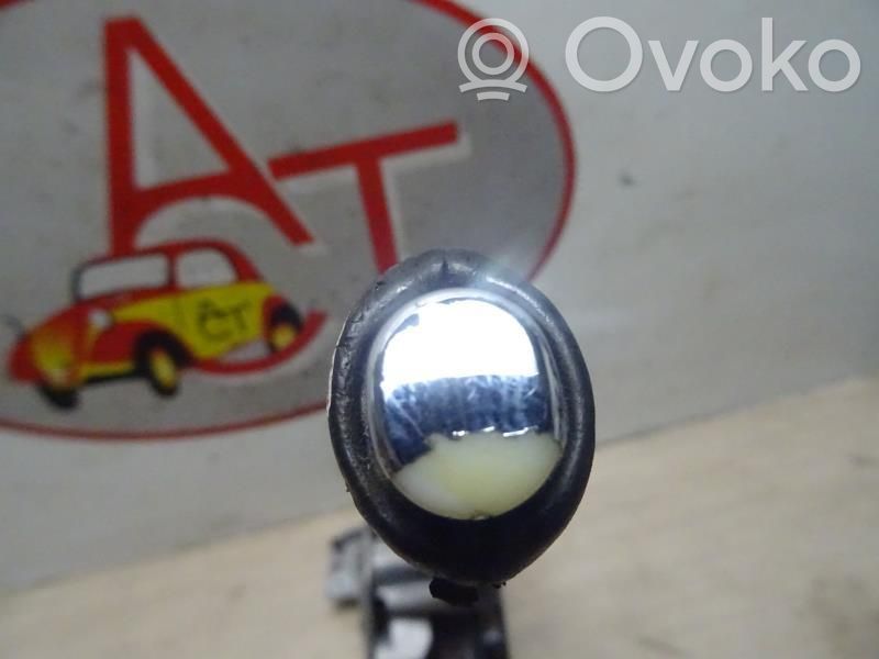Volkswagen Golf V Leva di rilascio del freno a mano