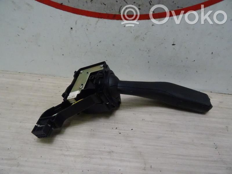 Volkswagen Golf V Pulsanti/interruttori sul volante