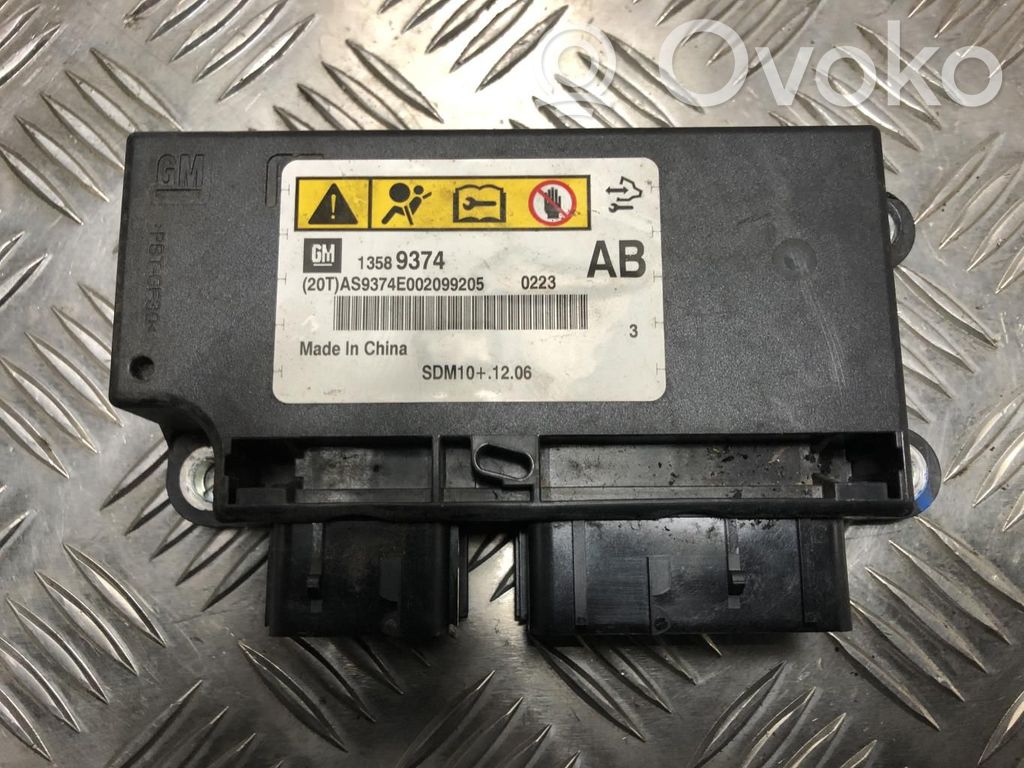 Unitate/modul de comandă airbaguri   13585613,13585613