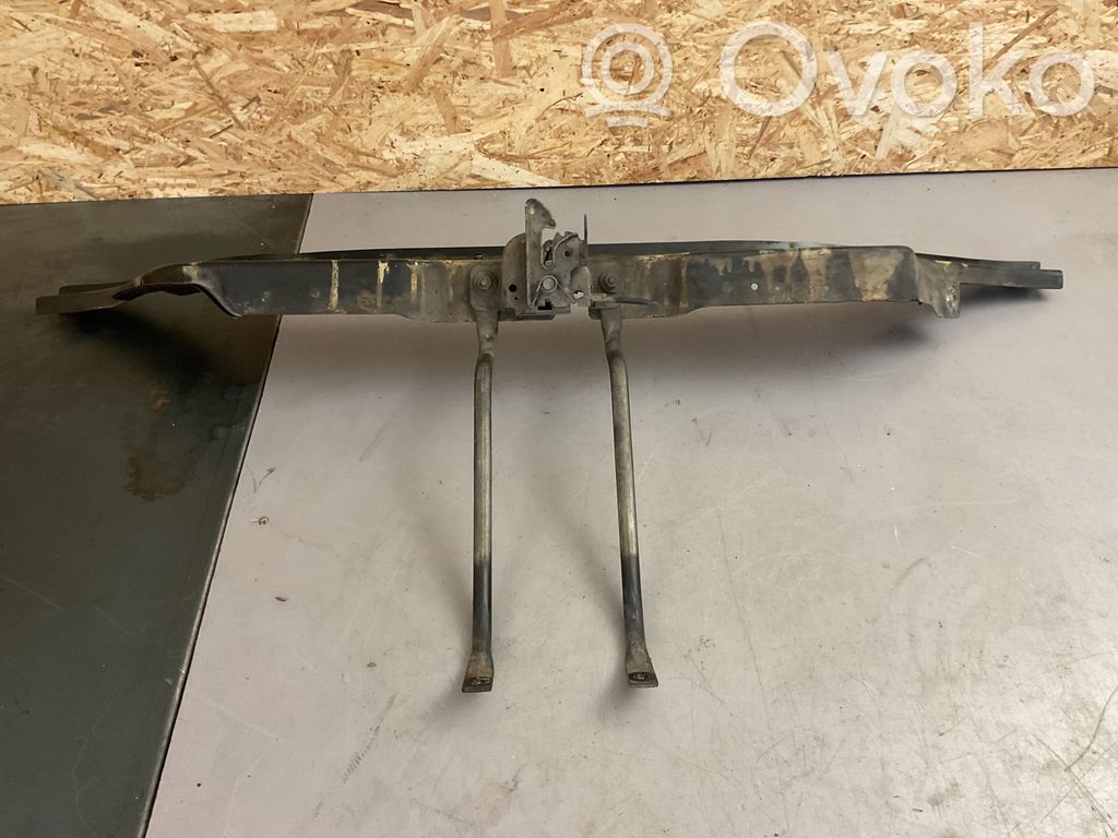 Front strut bar