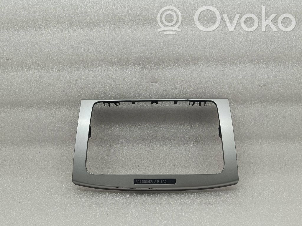 Volkswagen PASSAT B6 Konsola środkowa / Radio / GPS 