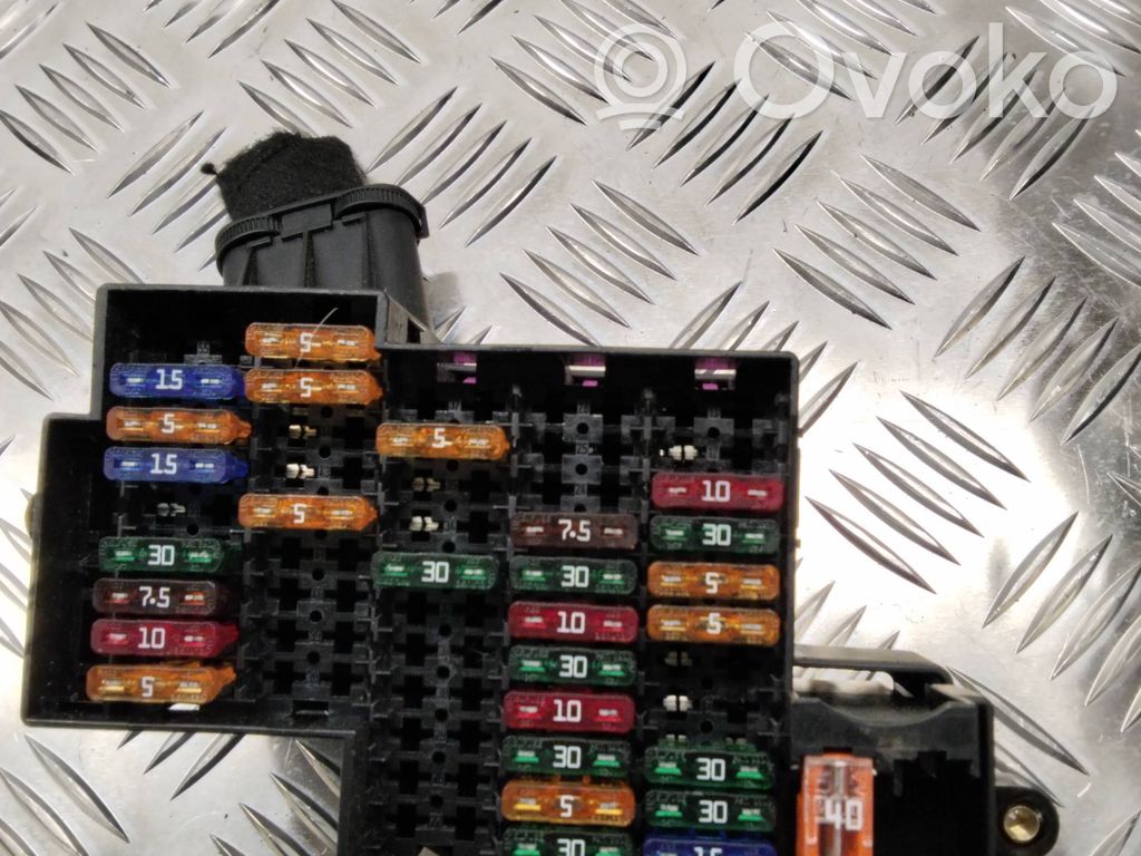 Volkswagen Touareg II Fuse module 
