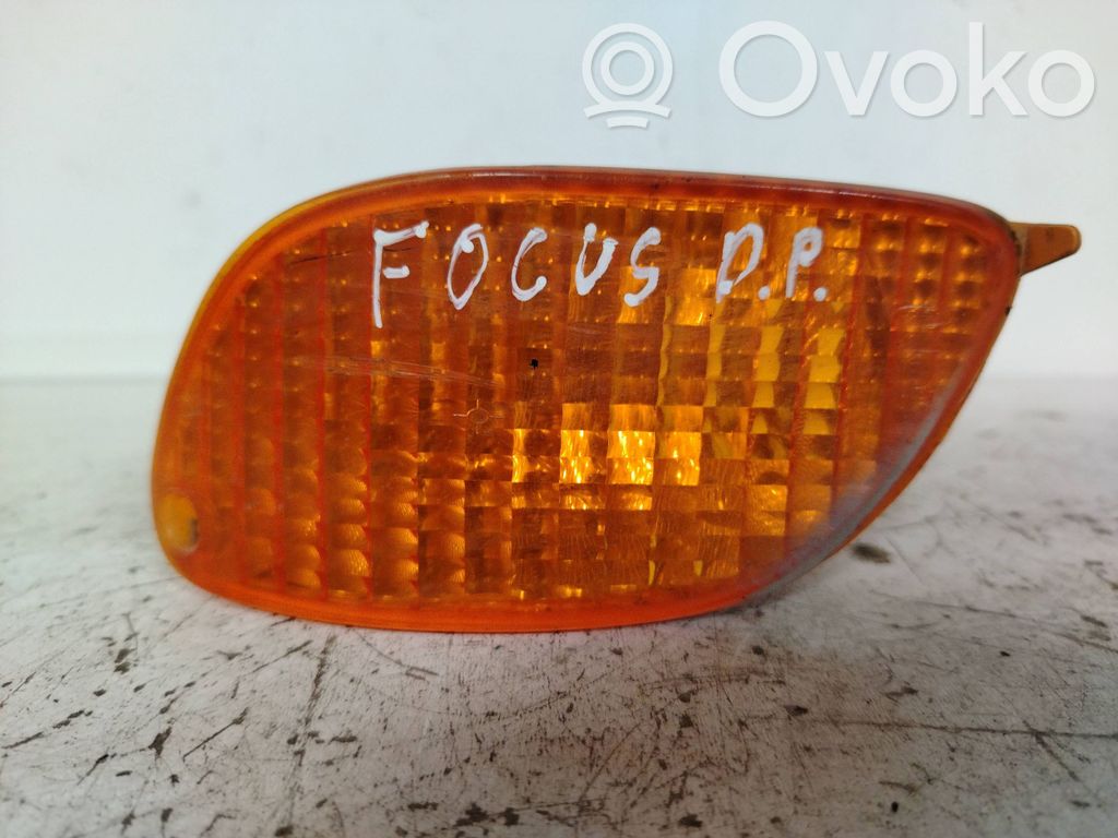 Ford Focus Front indicator light 