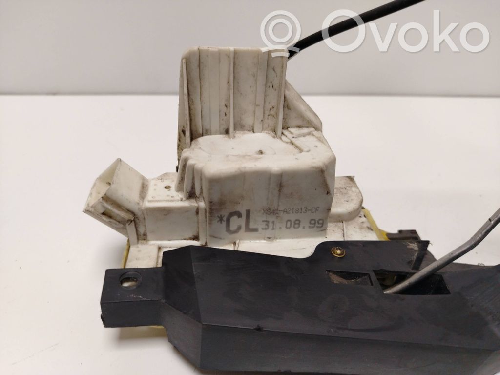Ford Focus Priekšpusē slēdzene 