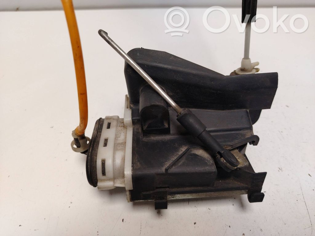 Audi A4 S4 B5 8D Takaoven lukko 