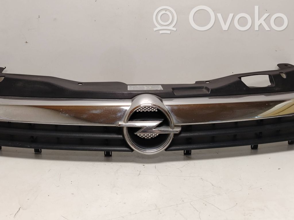 Opel Astra H Etusäleikkö 